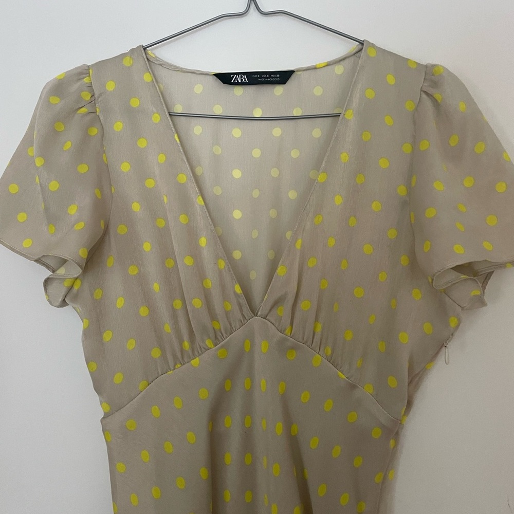 ZARA Polka Dot V-Neck Midi Dress – Neutral & Neon Yellow - Picture 5 of 7
